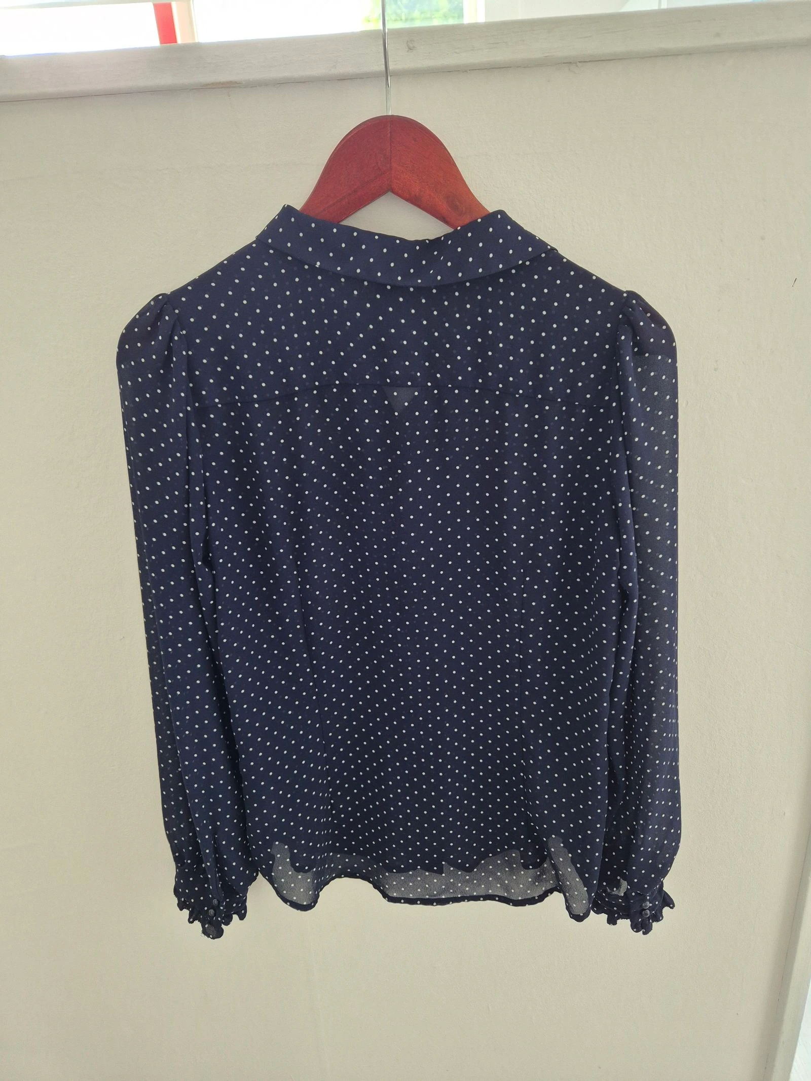 H&M Donkerblauwe Blouse met Stipjes & Ruffles | Maat 36 (S) – photo 8
